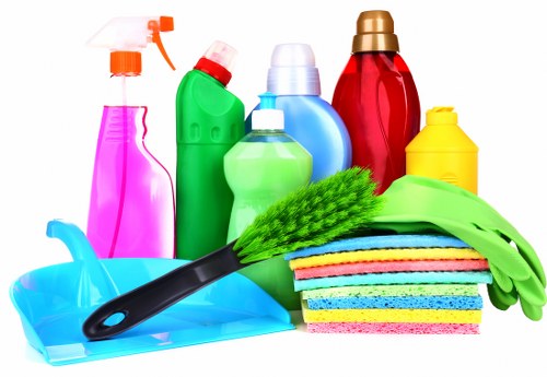 Illustration of a complaint being recorded for a cleaning service